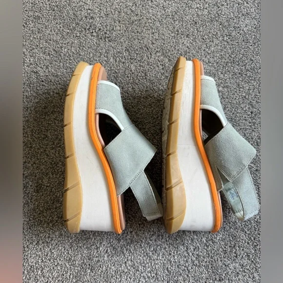 Sorel Women's Joanie III Slingback Wedge Sandals in Safari/Gum Size 7 —used - Picture 8 of 15